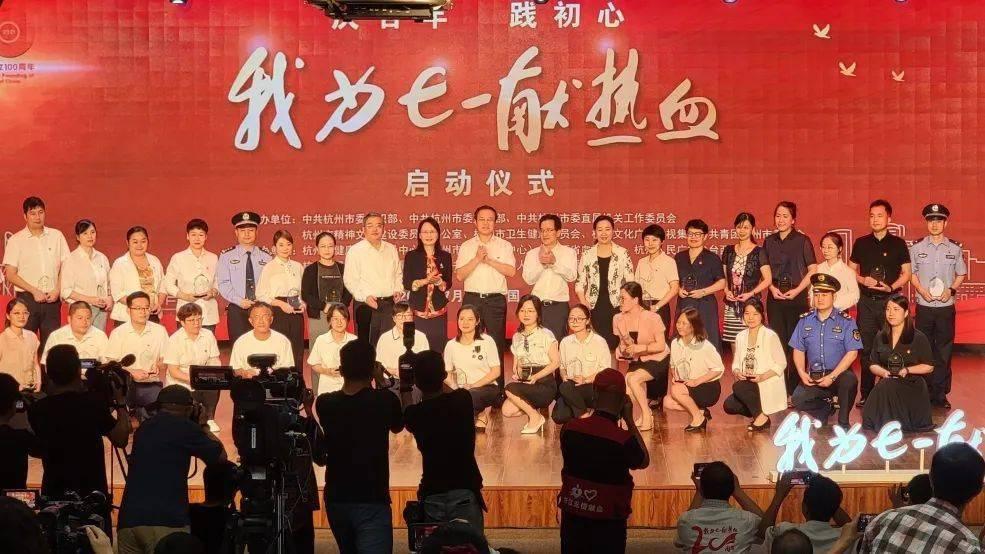 暖阳下的女孩们